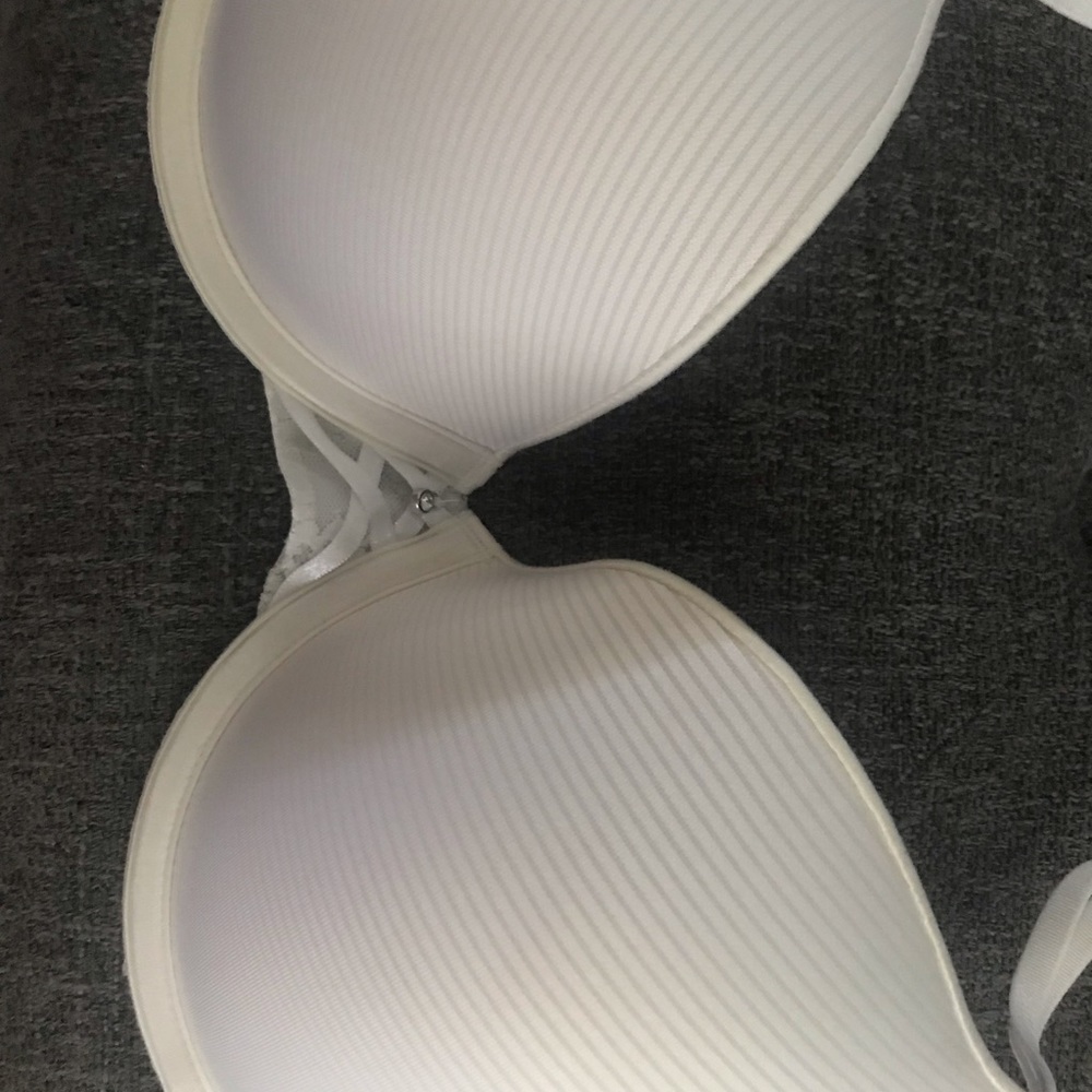 Maidenform bra-38B underwire and lace with formed cups